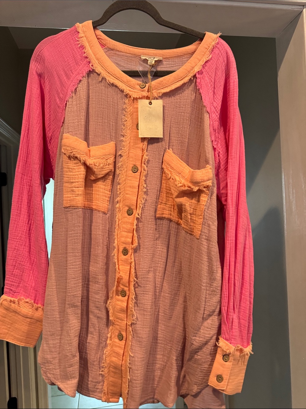 easel Pink and Orange Button-Front Lightweight Raglan Top